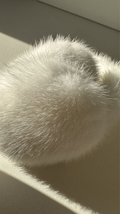 Nauszniki z białej norki