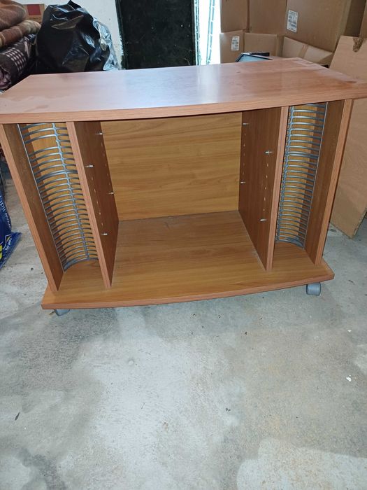 Mesa de TV com Suporte para CDs – Prática e Funcional