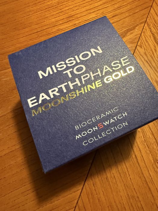 Swatch x Omega Moonswatch Mission To Earthphase Moonshine Snoopy Gold