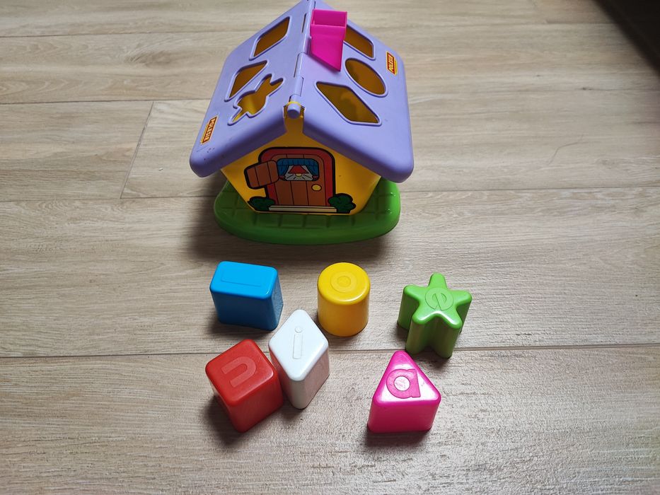 Sorter domek ogrodnika Polesie zabawka edukacyjna. Kształty.