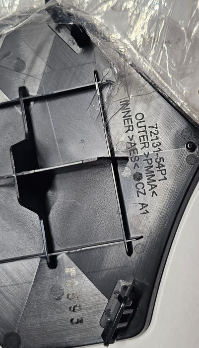 Emblemat znaczek pod radar Suzuki Vitara III atrapa grill