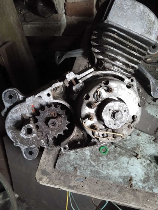 Мотор з мопеда на запчастини