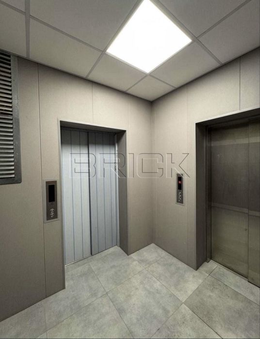 Продаж  2к квартири   проспект Миколи Бажана  17 Дарницький район 899$ за кв м