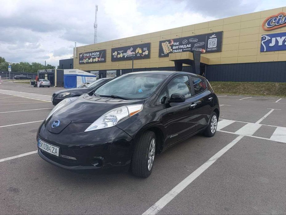 Nissan Leaf 24 kw, випущений в кінці 2014 року. Встановлено WEBASTO!