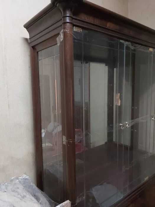 Móvel aparador e Cristaleira em raiz de nogueira