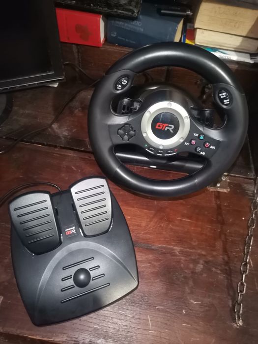 Volante Gaming GTR com Pedais – Bom Estado