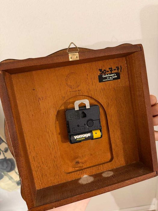 винтажные настенные кварцевые часы в деревянном корпусе Gulichsen