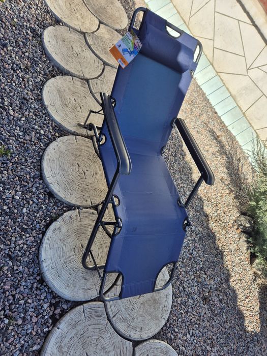 Продам два нових шезлонга