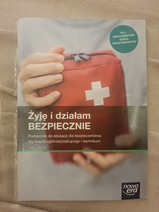 Zyje i dzialam bezpiecznie podrecznik do liceum