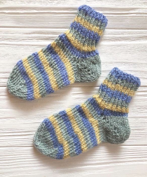 Вʼязані шкарпетки для діток ручної роботи