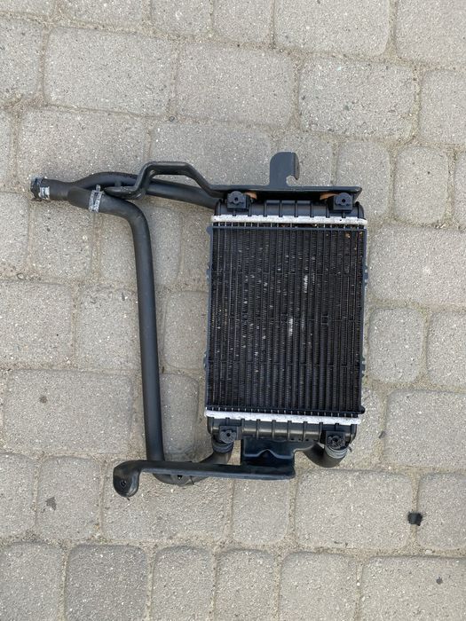 Додатковий радіатор охолодежння двигуна правий audi q7 q8 4m 3.0 tfsi