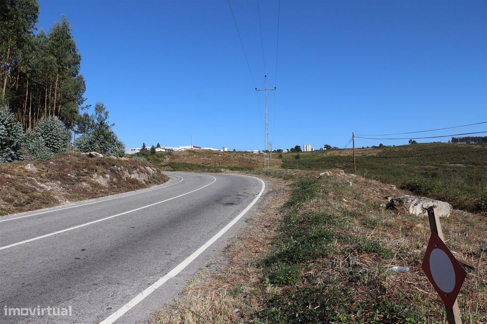 Industrial Plot for Sale in Lustosa and Barrosas (Santo Estêvão), Lousada