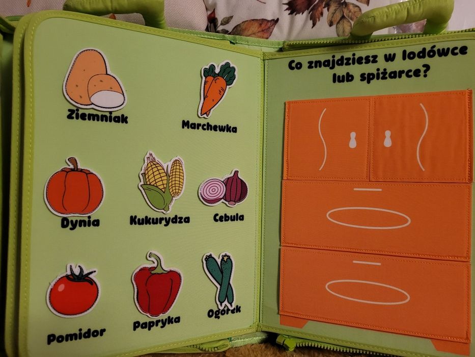 Książeczka manipulacyjna  jolly baby Mały kucharz