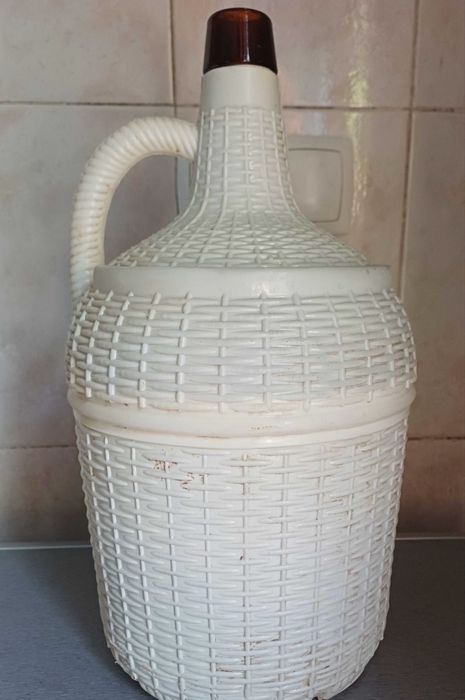 Garrafões de vidro usados