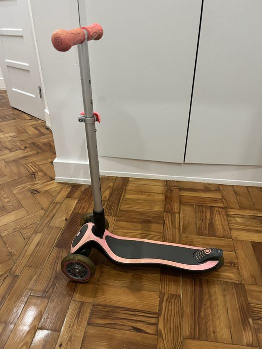 Trotinete crianca com luzes nas rodas