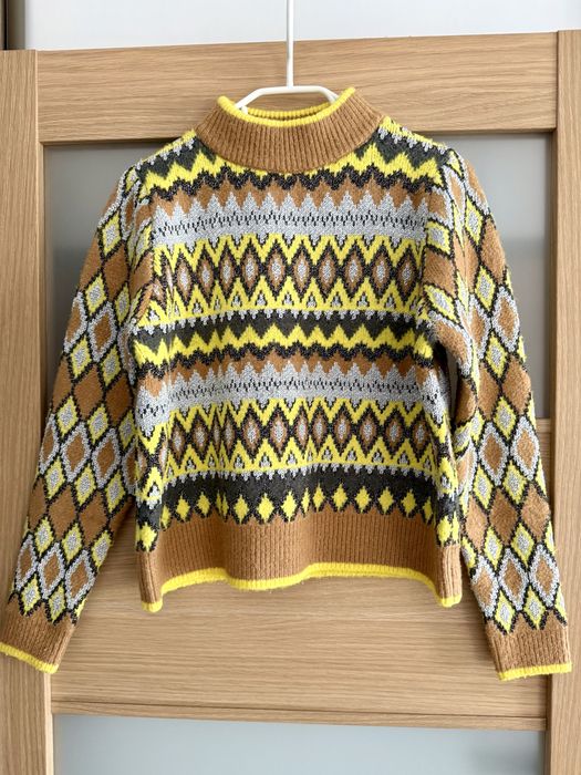 Sweter w print zara