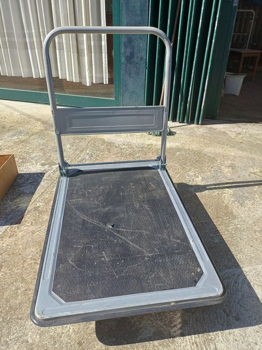 Carrinho de mão aguenta até 300kg