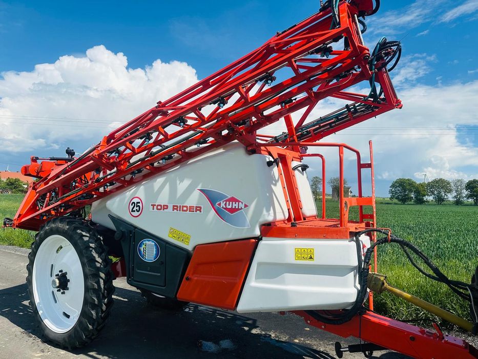 sprzedam opryskiwacz kuhn 3200l 21m