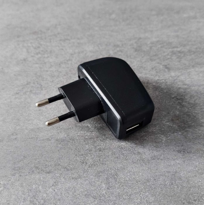 Zasilacz ładowarka kostka przejściówka USB czarna 5W