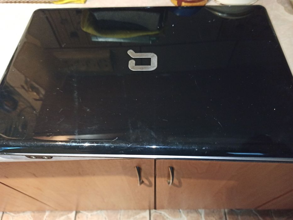 Sprzedam dwa stare laptopa HP Windows 7 i laptopa Dell