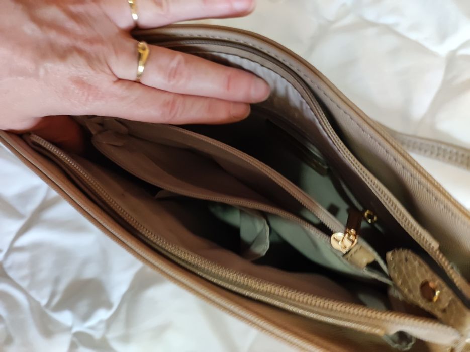 Torebka damska w kolorze beżowym