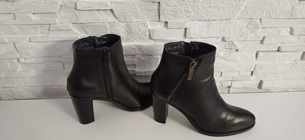 Botki Tommy Hilfiger roz.41 wkł.26 cm.