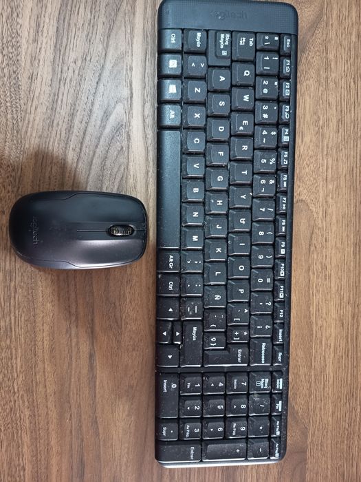 Combo Wireless Logitech MK220 (Teclado + Rato) – Compacto e c/ Caixa