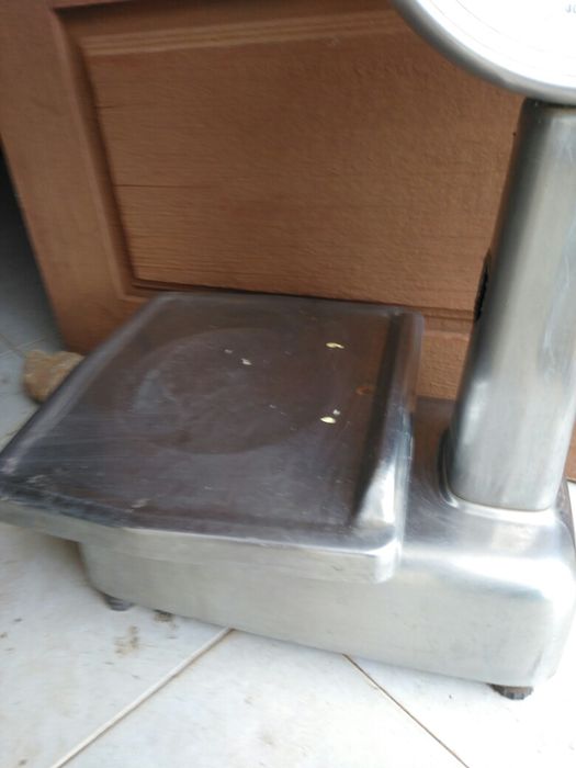 Baança antiga. Tem de ser aferida. Transporte a cargo do comprador