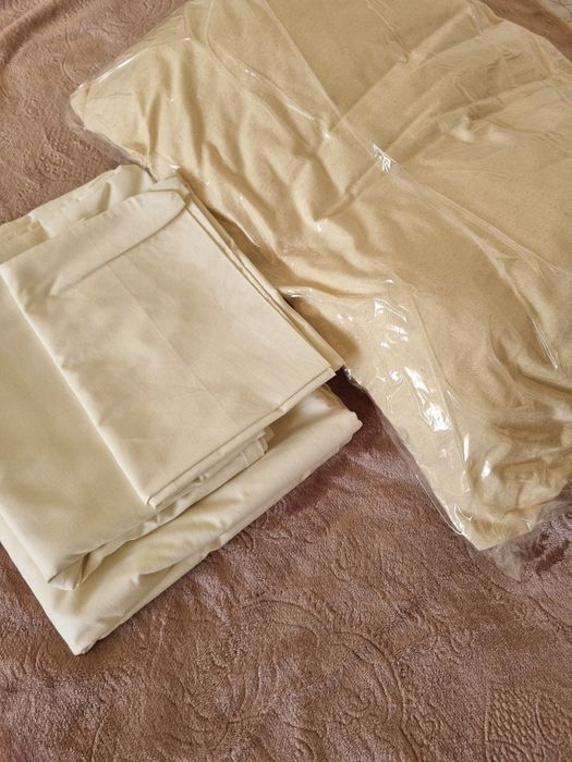 Комплект подушка постільна білизна півтораспральна покривало