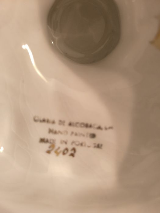 Peça vintage numerada pintada a mao