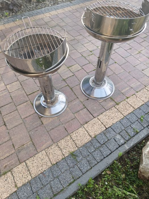 Grill węglowy na podstawie używany tanio