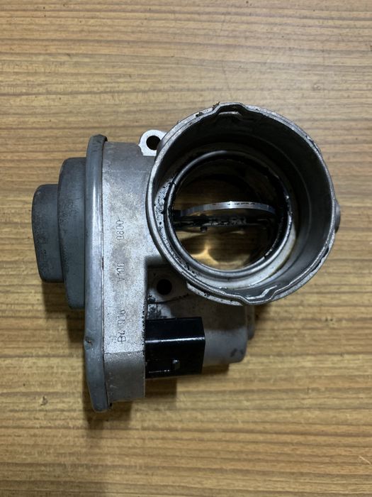 Дросільна заслонка 2.0 tdi BKD BKP 038138063G VW Skoda Audi