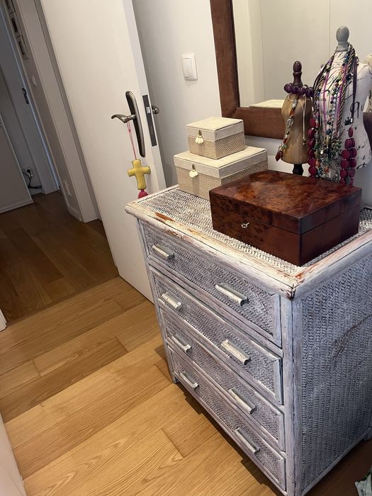 Quarto completo: cómoda, 2 mesas cabeceira e arca. Estilo rústico