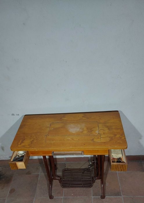 Máquina de Costura Antiga