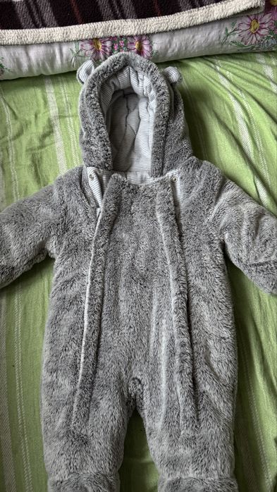 Тепленький комбез сірий  50-56 см, ще два комбеза і мила кофтинка 3м