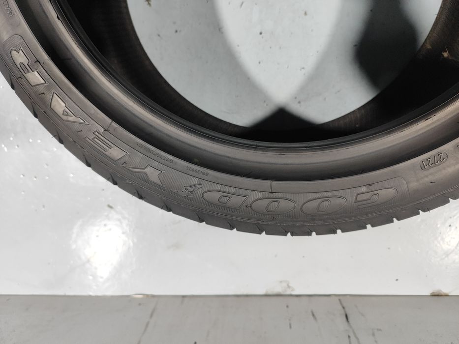 2 pneus semi novos 255-40R18 RFT Good year - Oferta dos Portes