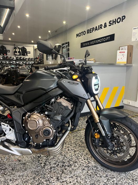 Honda CB 650 RA de 2023 Absolutamente como Nova. Com 1280 Kms. Extras