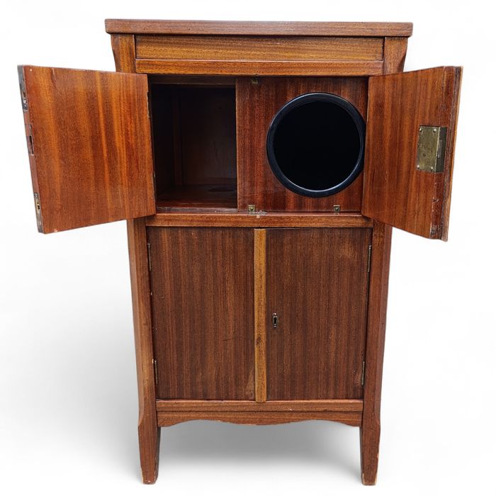 Gramofon szafkowy na korbę