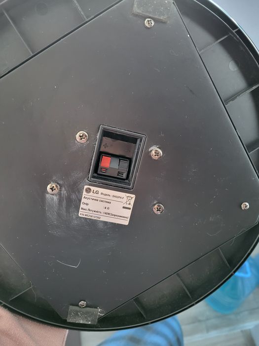 Колонки от музыкального центра и микрофон