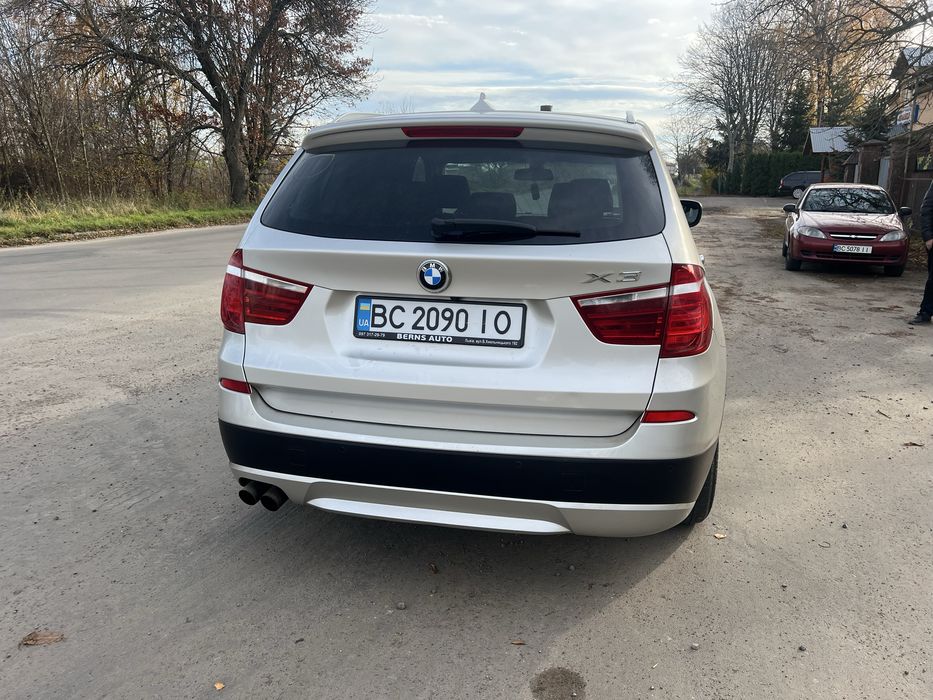 BMW 2012 3.0 gas