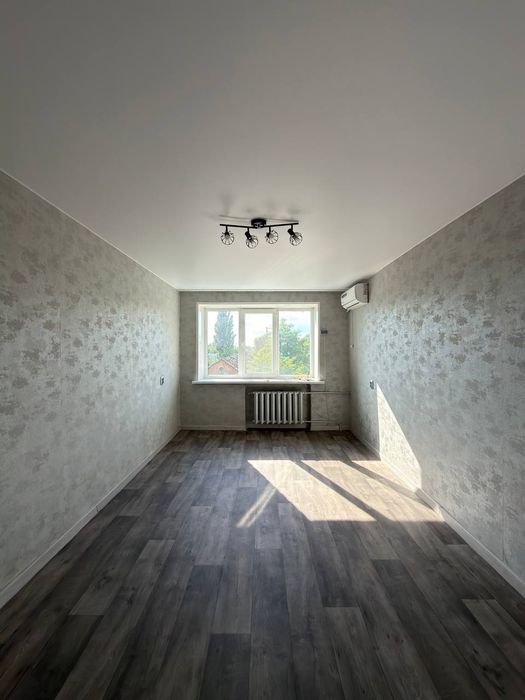 Продаж великої двох кімнатної квартири