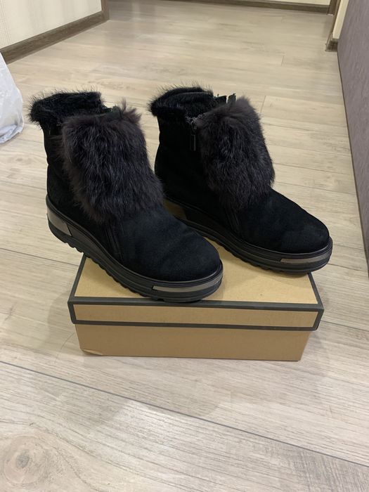 Продам зимові чоботи