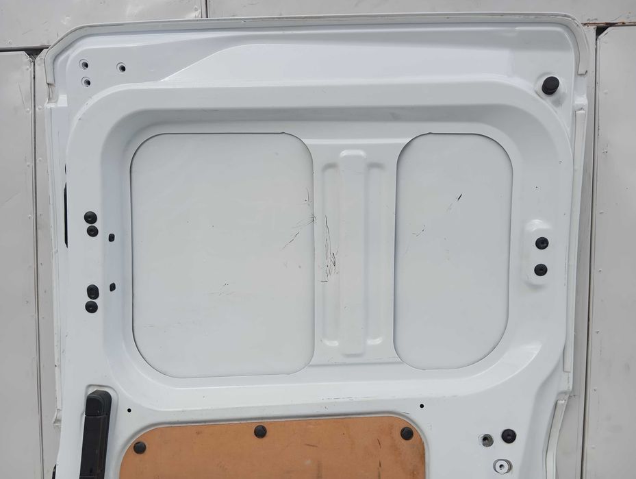 Ford Transit Courier – Drzwi przesuwne prawe E94-11