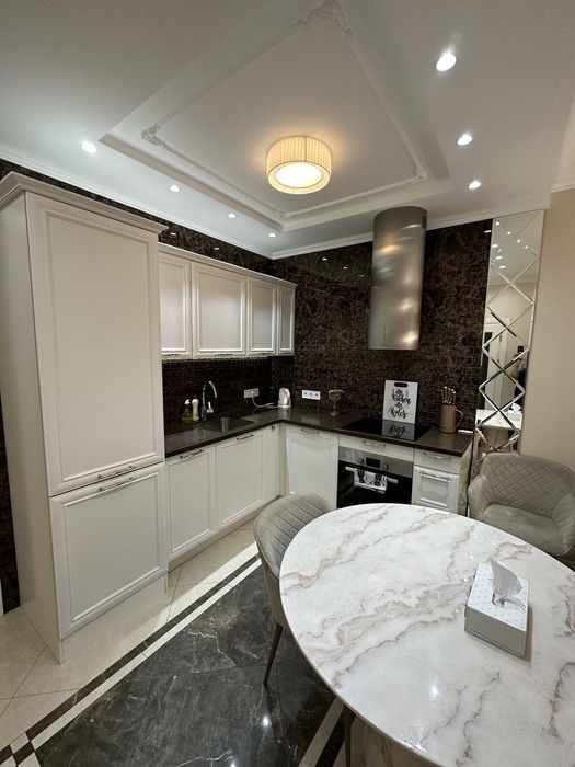 2 поверх!!!Довгострокова оренда 3- кімн квартири у центрі.