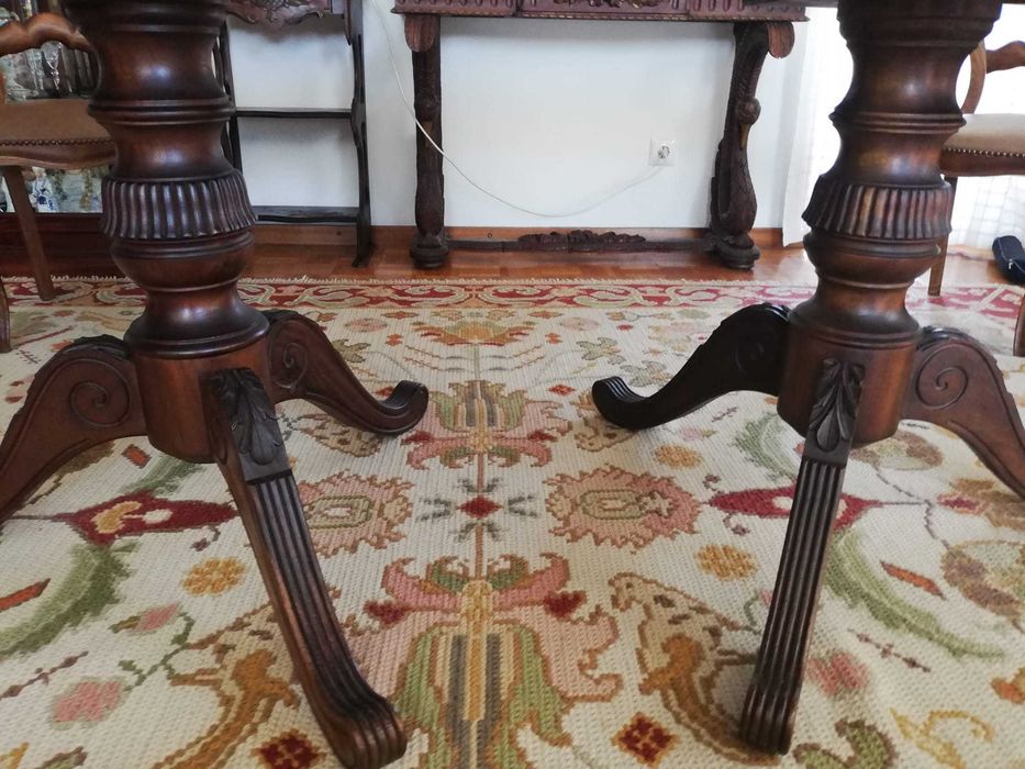 Mesa de Jantar extensível em madeira maciça - antiga em excelente estado - antiguidade bem cuidada
