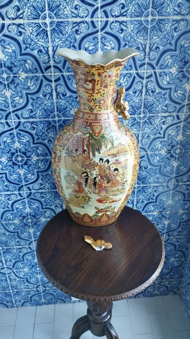 Vaso de Cerâmica Satsuma com Motivos Japoneses
