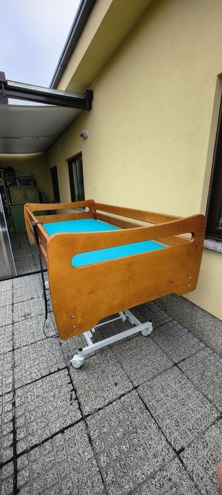 Cama articulada elétrica e elevatória hospitalar