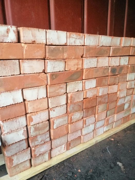 Продам КИРПИЧ в гарному стані.