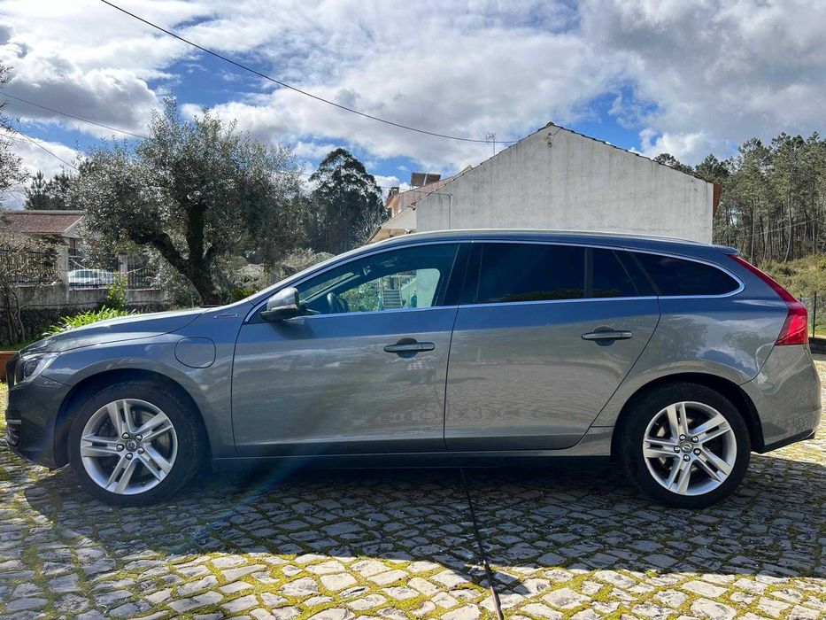 Volvo V60 D5 AWD PHEV c/ muitos extras e revisão completa
