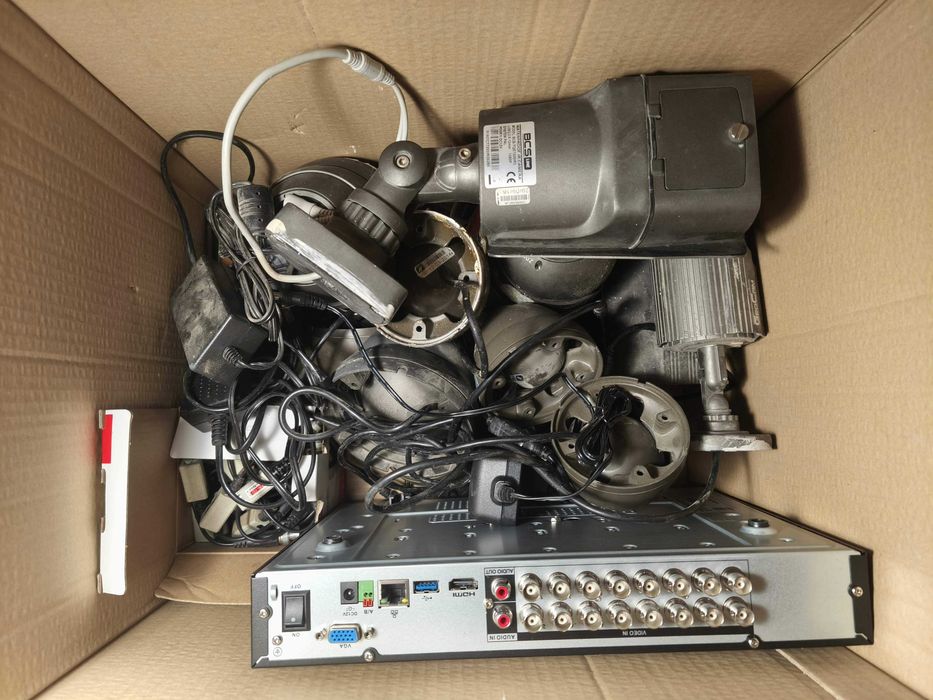 Analogowy System monitoringu CCTV BCS - kamery, rejetrator, zasilacze